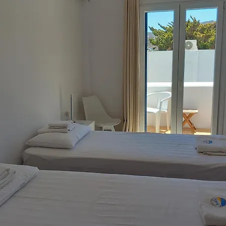 Naias 2* Livadi (Serifos)