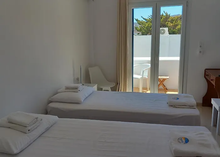 Naias 2* Livadi (Serifos)