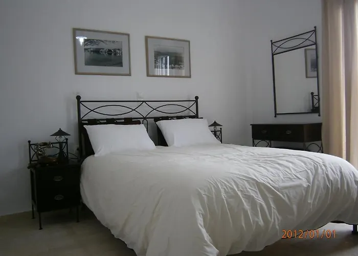 Naias Hotel Livadi (Serifos)